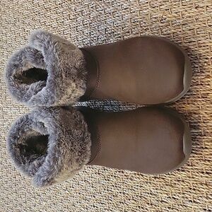 SKETCHERS brown fur trimmed ankle boots.  Size is 7.